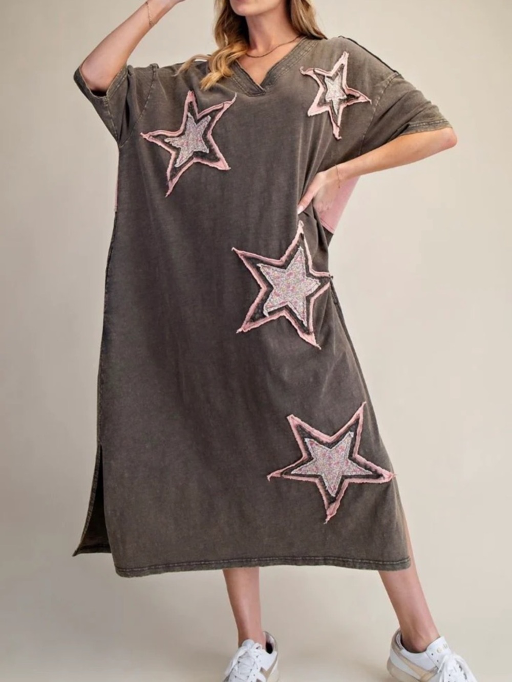 Easel Relaxed V-Neck Midi Dress with Pink Star Appliqués - Washed Charcoal - Picture 3 of 6